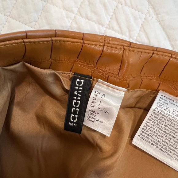 H&M Tan Croc-Embossed Mini Skirt - Picture 5 of 5